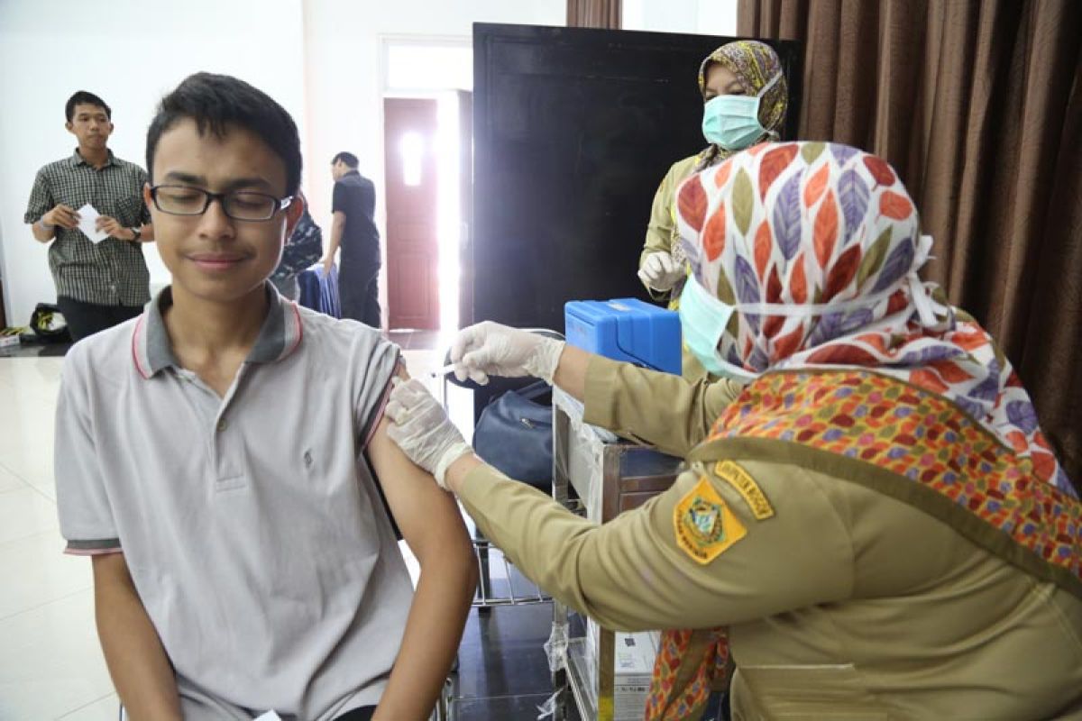 Cegah difteri, ribuan mahasiswa IPB lakukan imunisasi