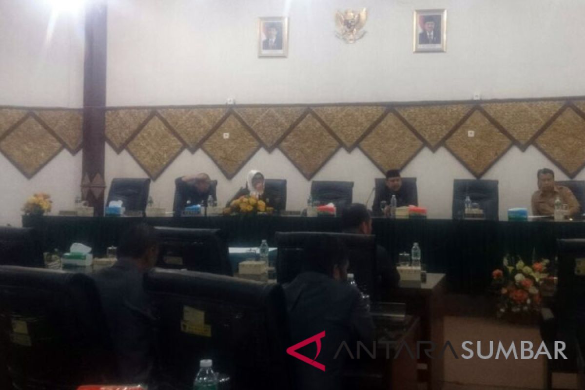 Legislator-Eksekutif Padang sepakati tiga ranperda perubahan retribusi