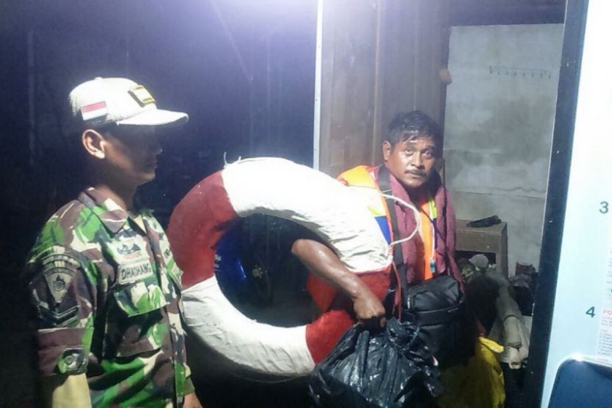Lantamal Pontianak bantu evakuasi korban laka laut