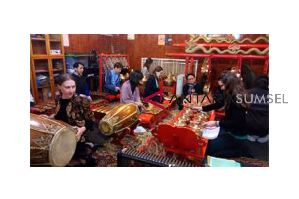 "Serupa Bunyi" gamelan dalam seni rupa Indonesia