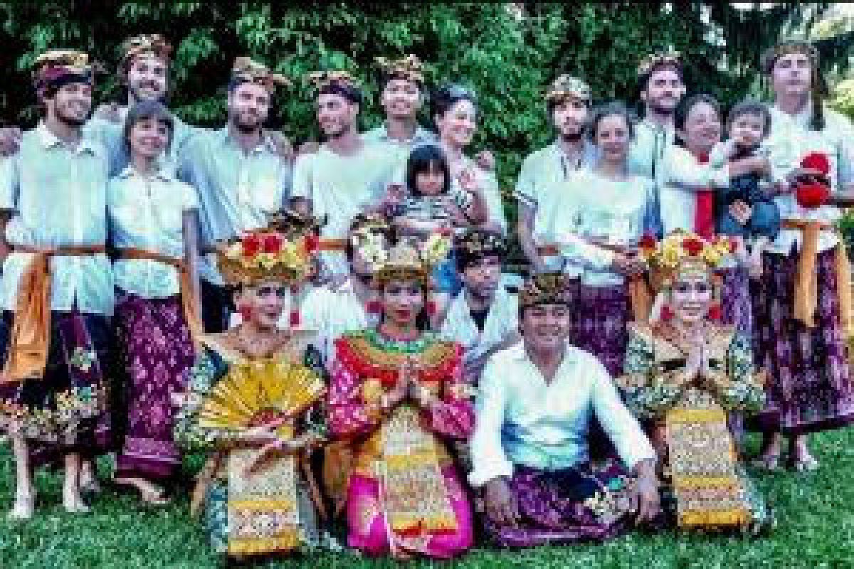 Tari dan gamelan Bali mengalun di Paris