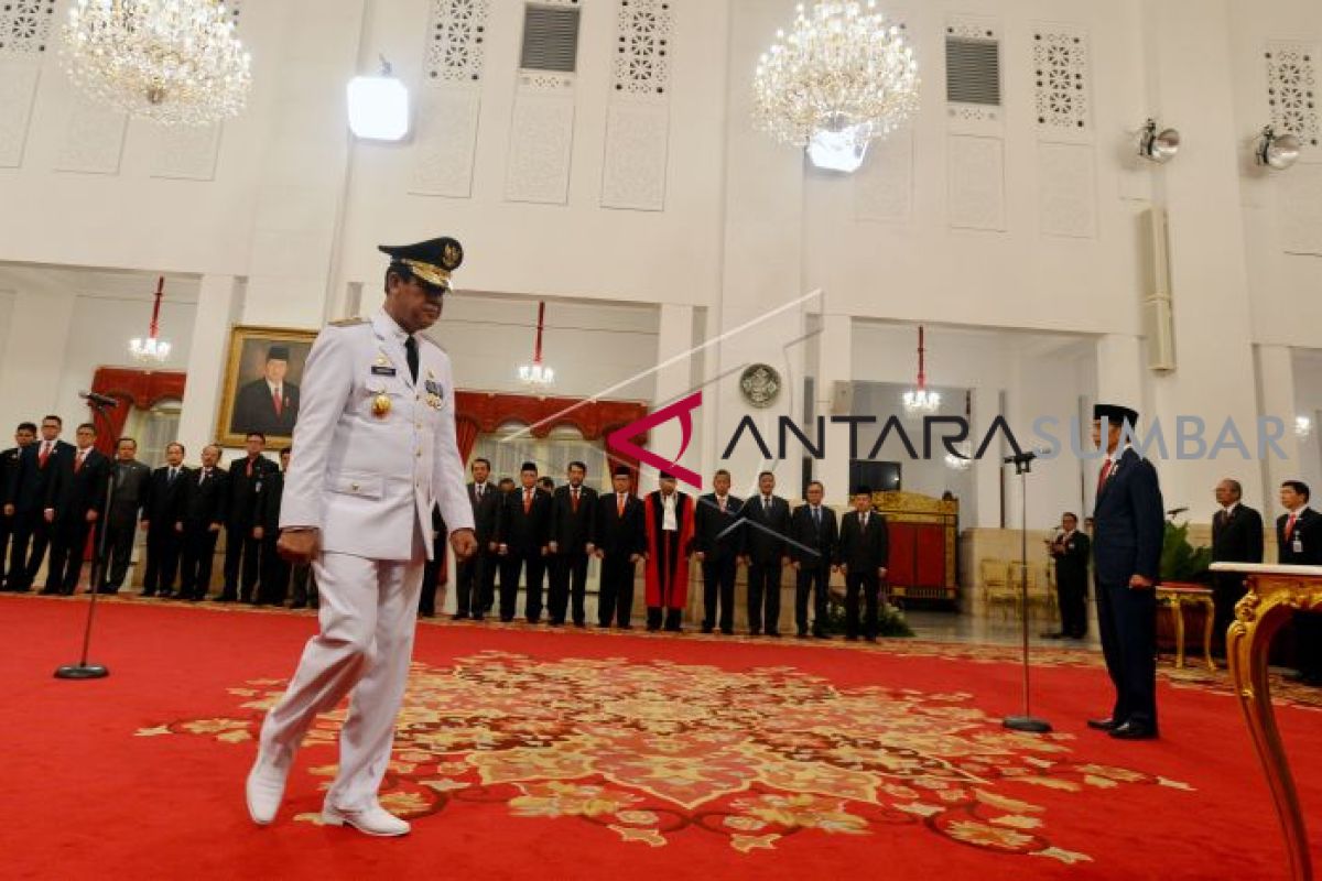 Airlangga Minta Pengurus Golkar di Daerah Pasang Foto Jokowi