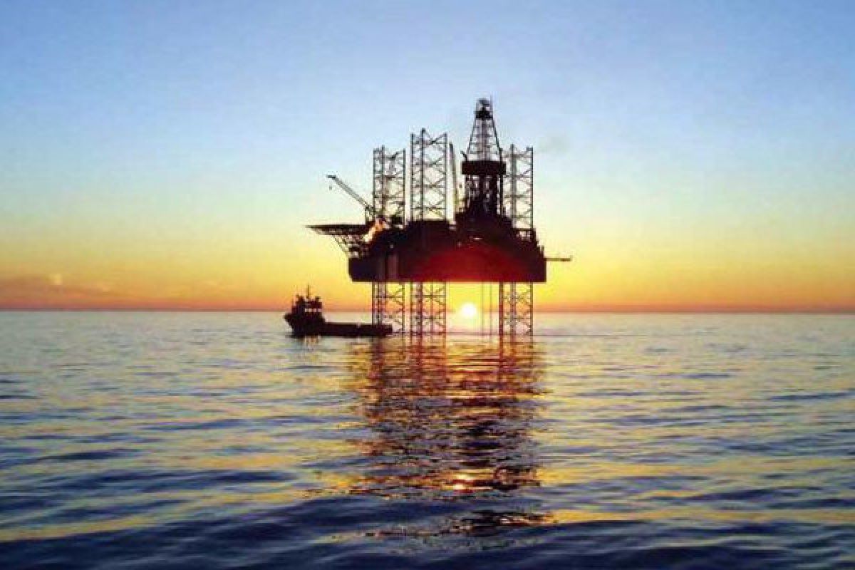 Penurunan jumlah rig AS dorong harga minyak menguat