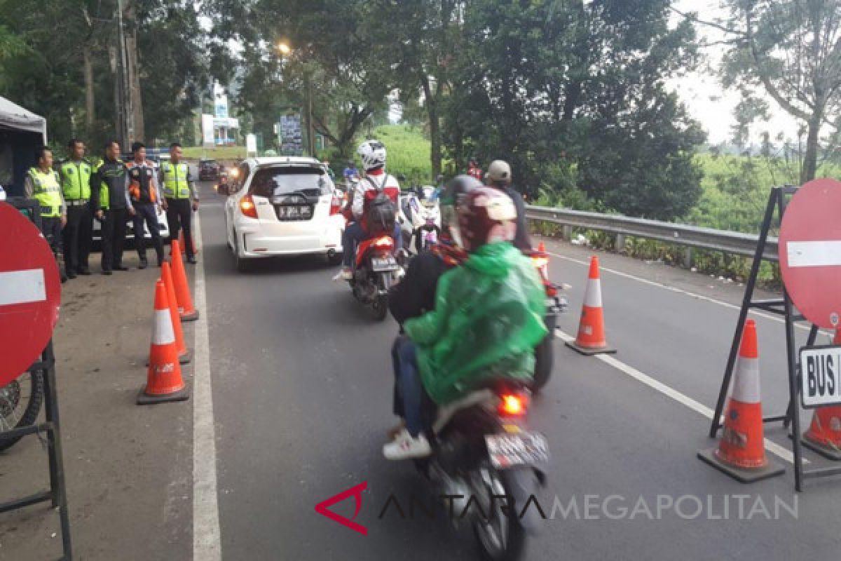 Kendaraan roda empat boleh melintasi jalur Puncak