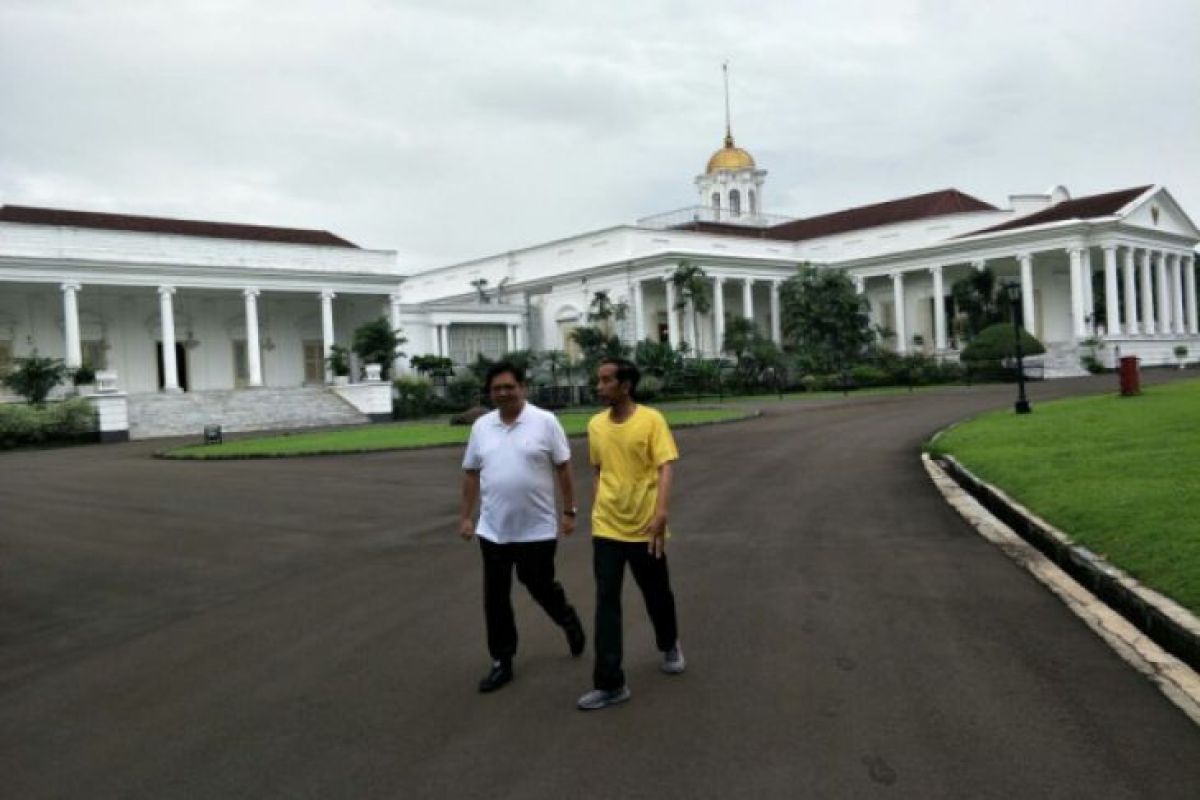 Presiden Jokowi dan Airlangga olahraga di Kebun Raya Bogor