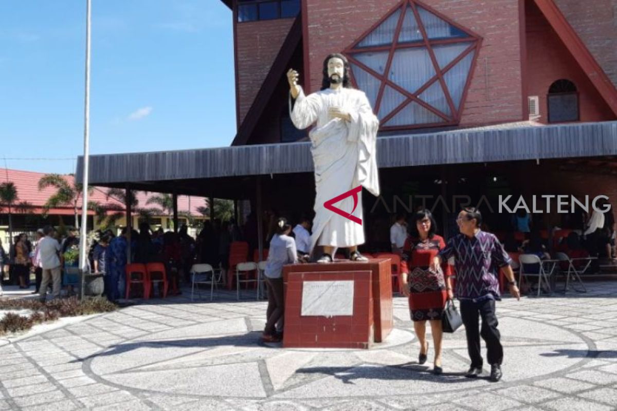 Ibadah Jumat Agung di Sampit  berjalan lancar