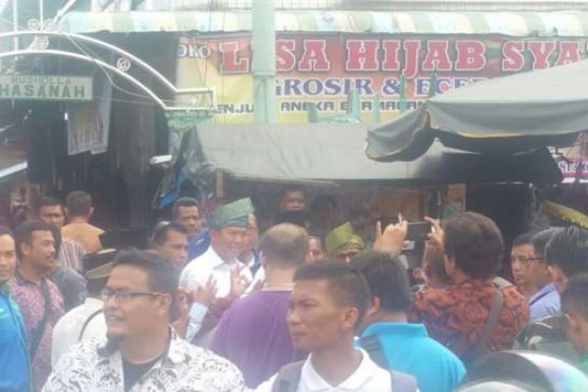 Kampanye di Bengkalis, Firdaus-Rusli Effendi Blusukan di Pasar Duri, Mandau