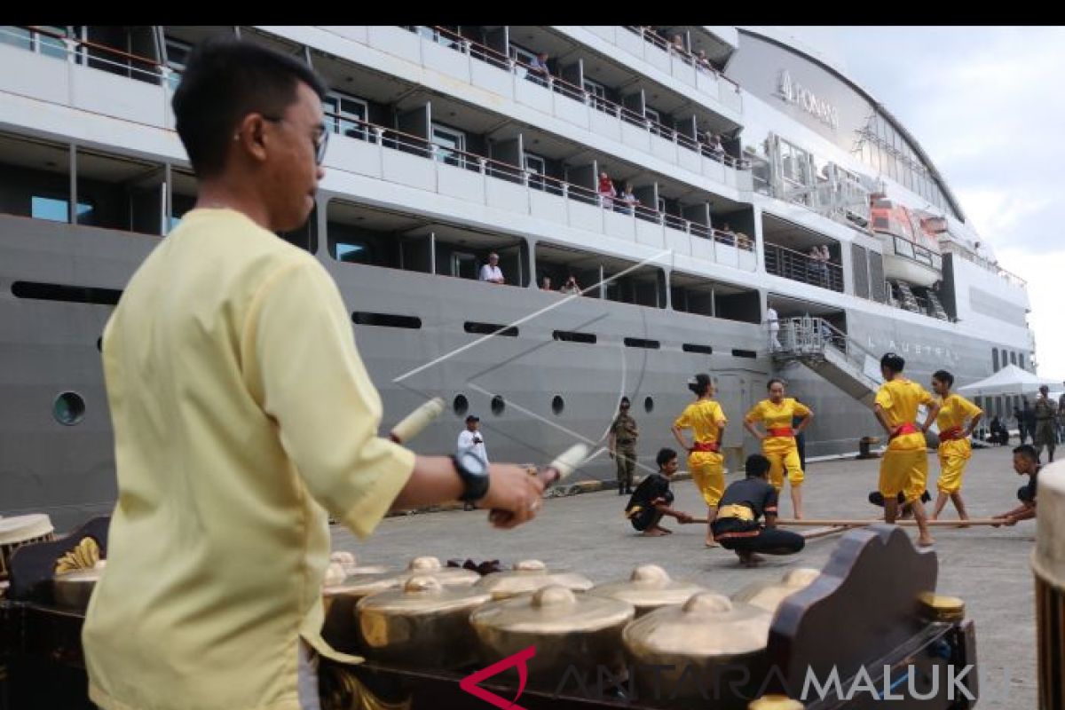 Kapal pesiar L`austral kembali singgahi Ambon