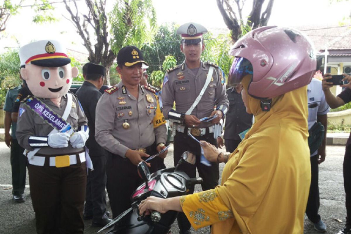 Forpimda Sumenep Bagikan Selebaran Tertib Lalu Lintas