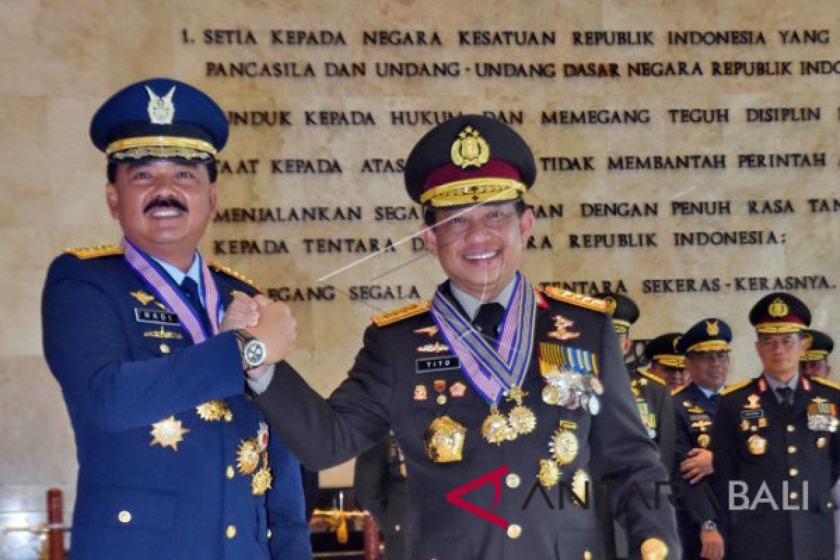 Panglima TNI-Kapolri dianugerahi tanda kehormatan TNI