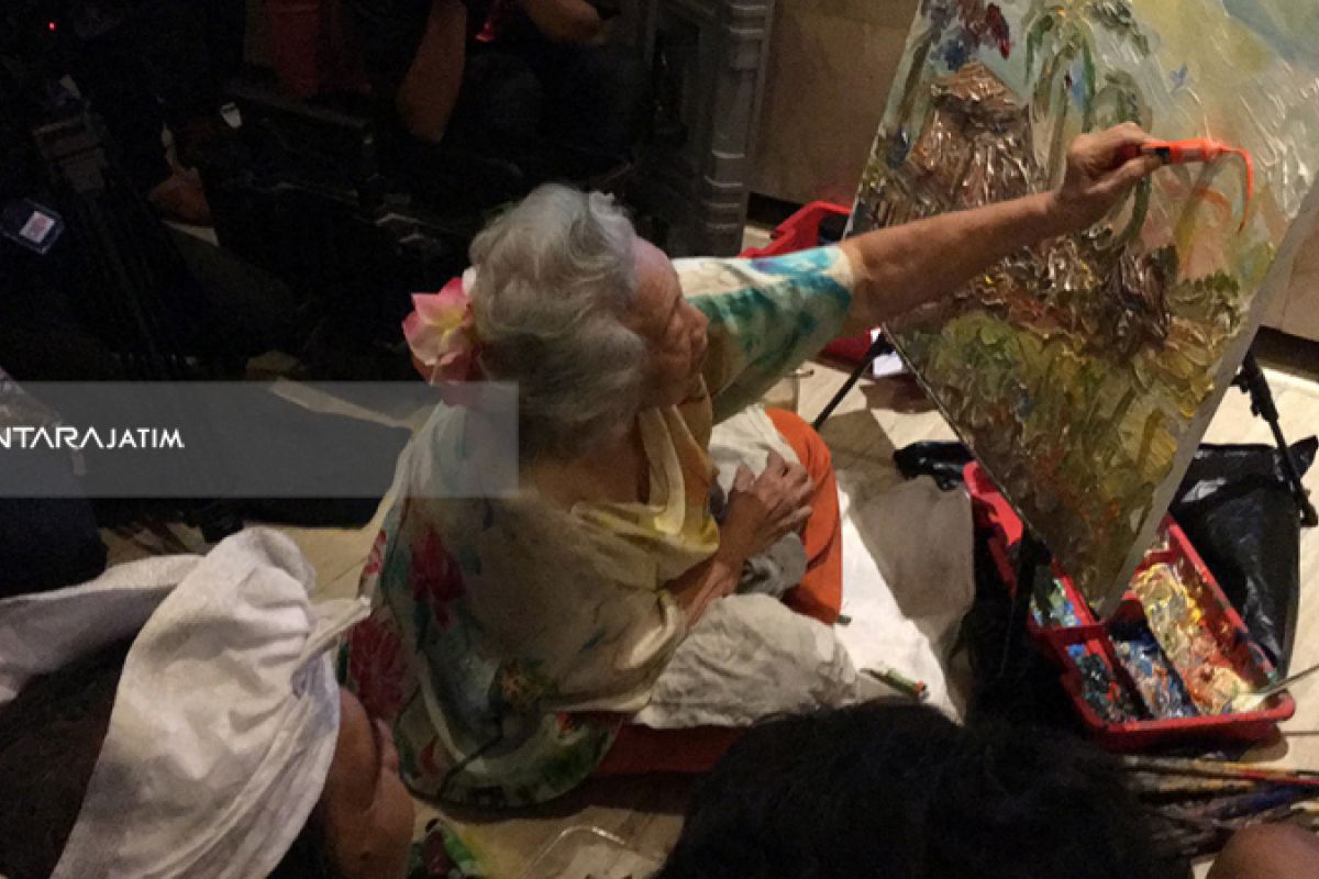 Kolaborasi Dua Pelukis Ternama Ramaikan Pameran Lukisan di Surabaya (Video)