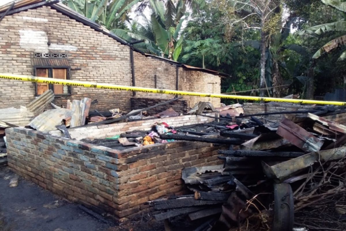 Tiga rumah hangus terbakar