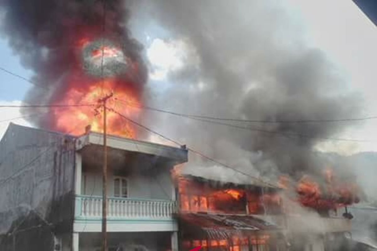 Lima rumah terbakar di Pahae Jae