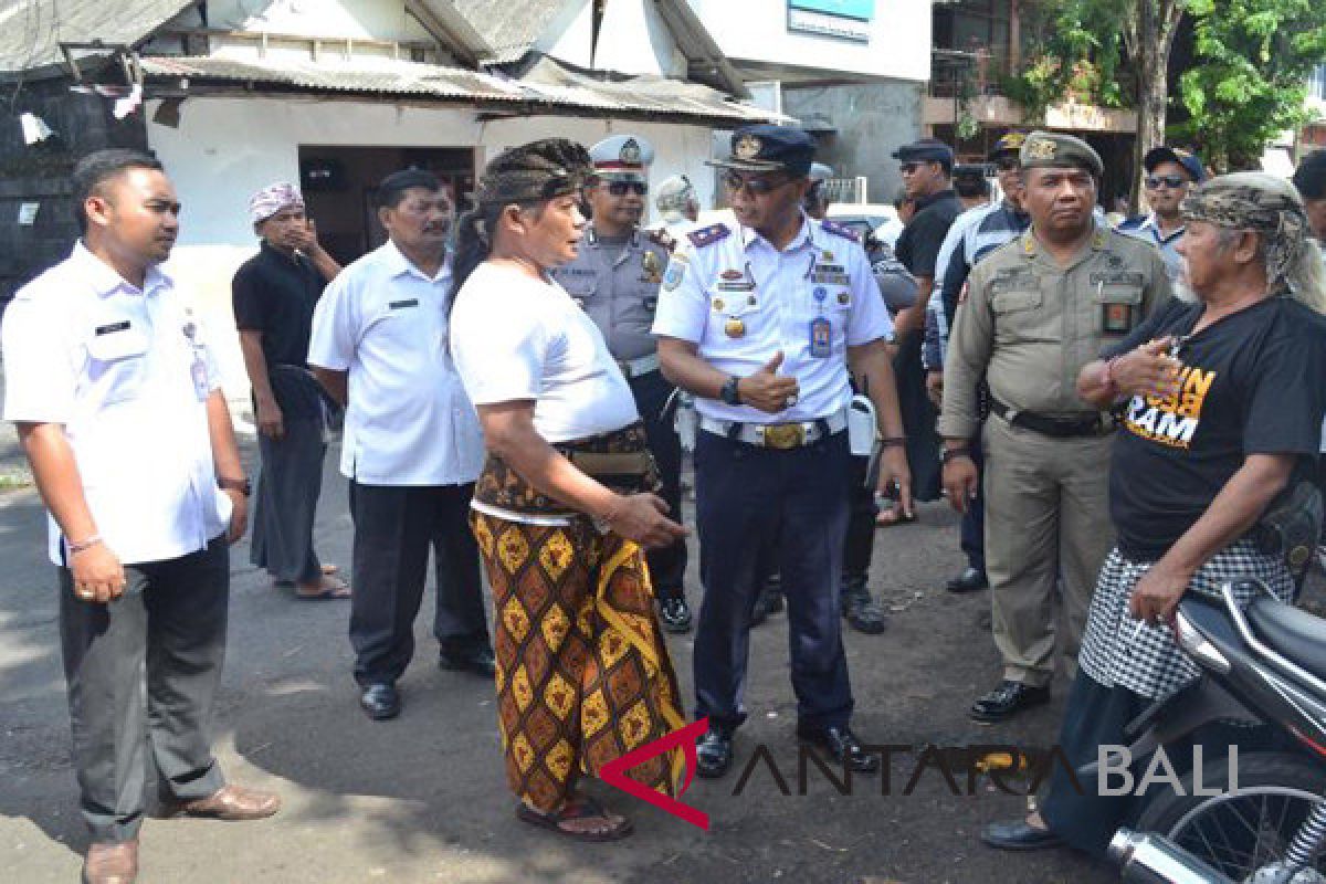 Tim gabungan Denpasar tertibkan pedagang di jalan Kartini