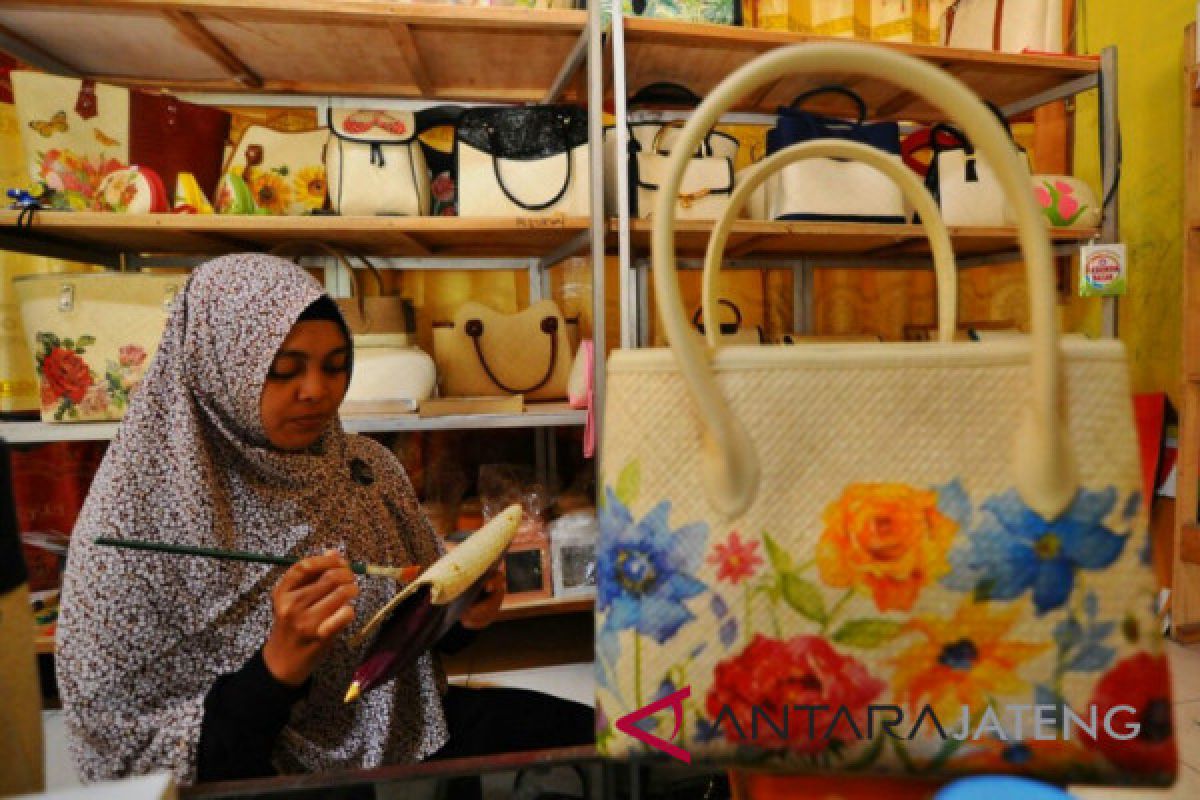 Kerajinan tas "decoupage" produk Boyolali banyak diminati