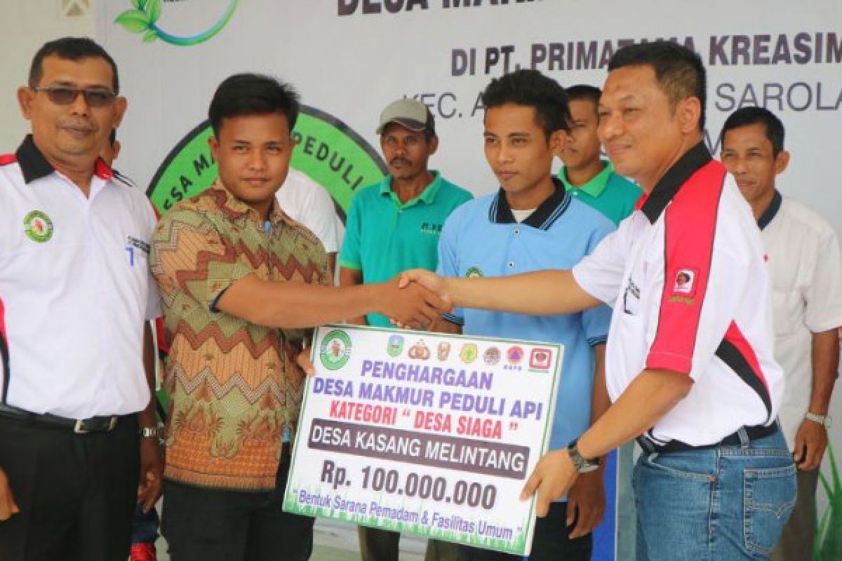 Sinar Mas berikan bantuan desa peduli api