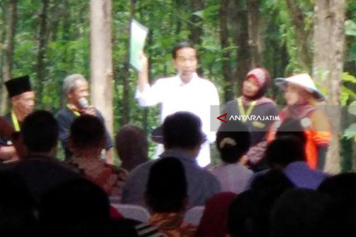 Presiden Ingatkan Seorang Ibu Petani untuk tidak Berkampanye (Video)