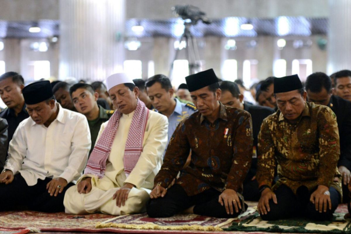 Pangeran Charles Kagumi Islam di Indonesia