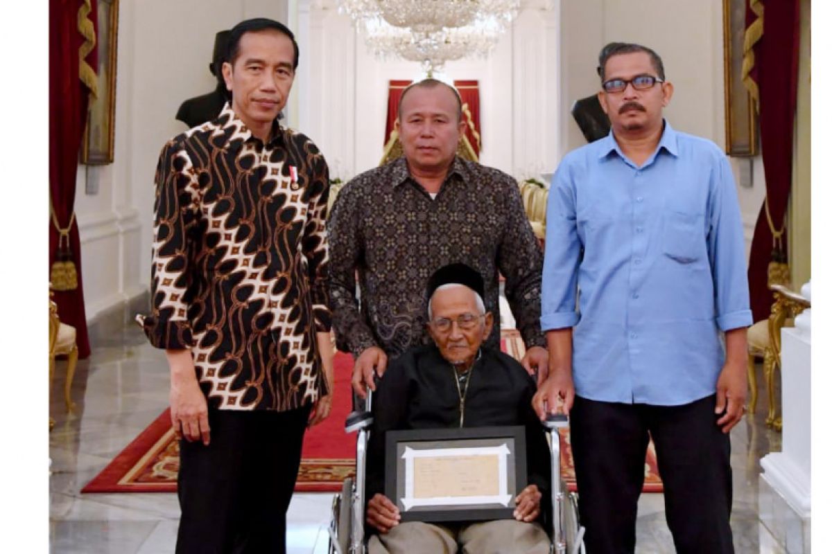 President Receives Donor for First Aircraft Seulawah Purchase