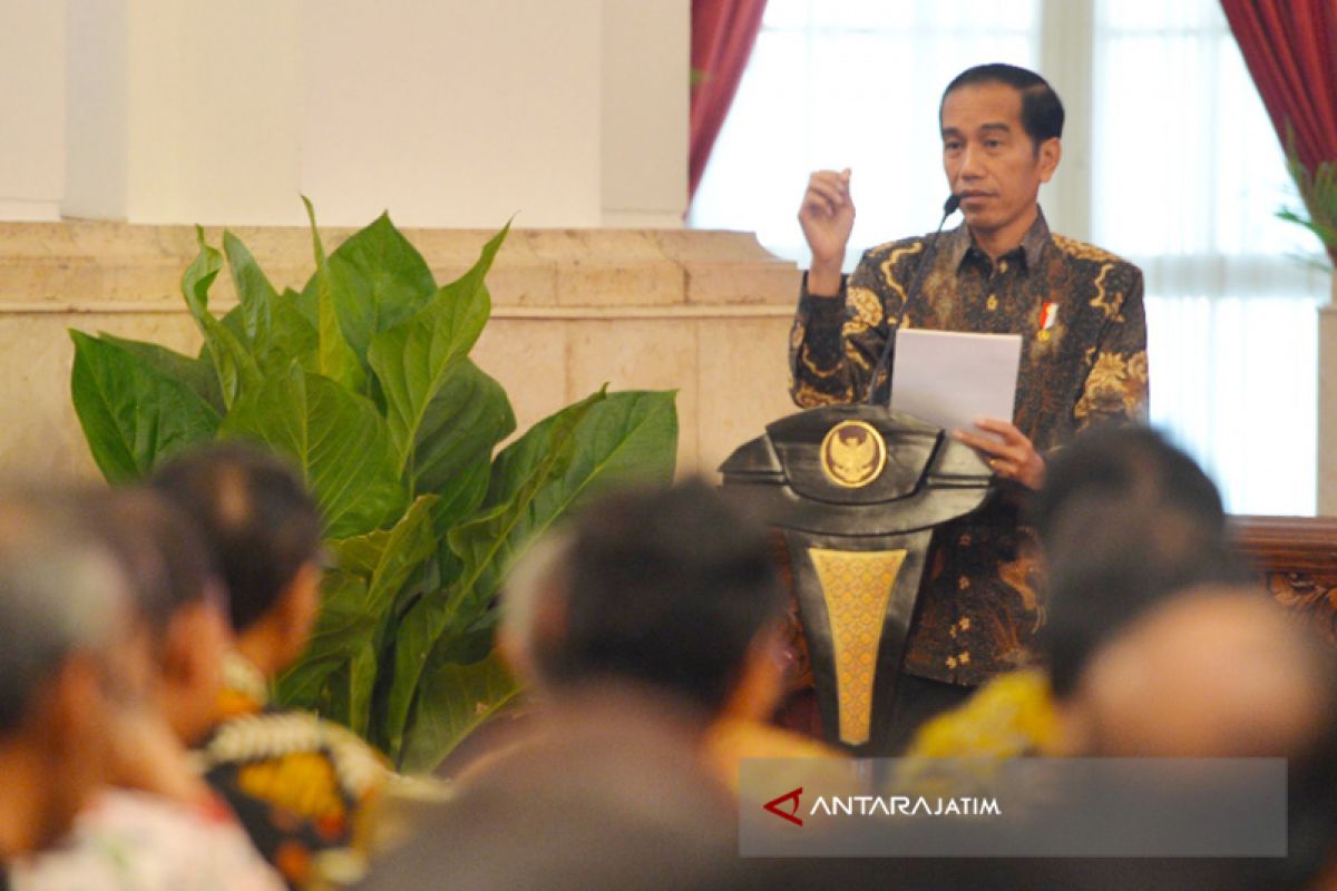 Jokowi Kritik Pimpinan Perbankan Nasional (Video)