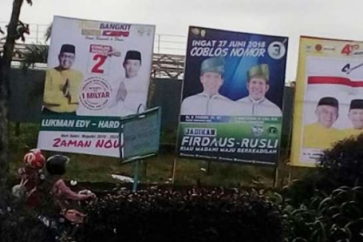 KPU Hanya Pasang Tiga APK Cagub Riau, Ada Apa ya?