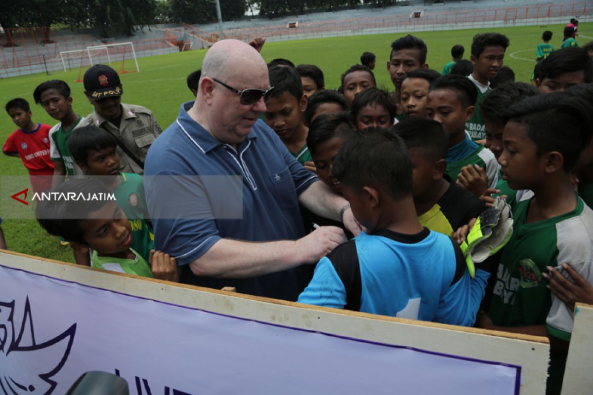 Wali Kota Liverpool Kagumi Bakat Sepakbola Anak-Anak Surabaya