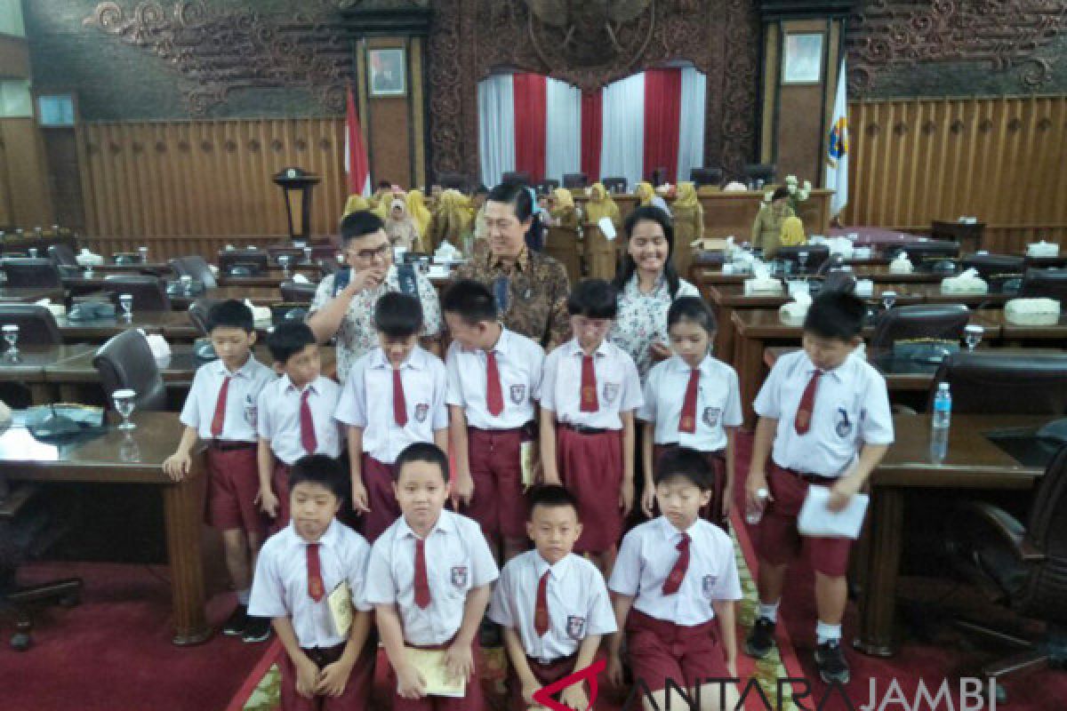 Komisi IV Terima Kunjungan Siswa Guang Ming School