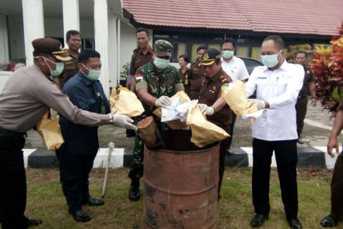 Kejaksaan Negeri Kapuas Hulu musnahkan barang bukti