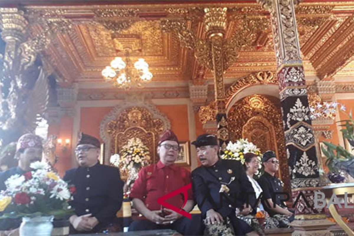 Mendagri hadiri ngaben keluarga Kerajaan Puri Ubud
