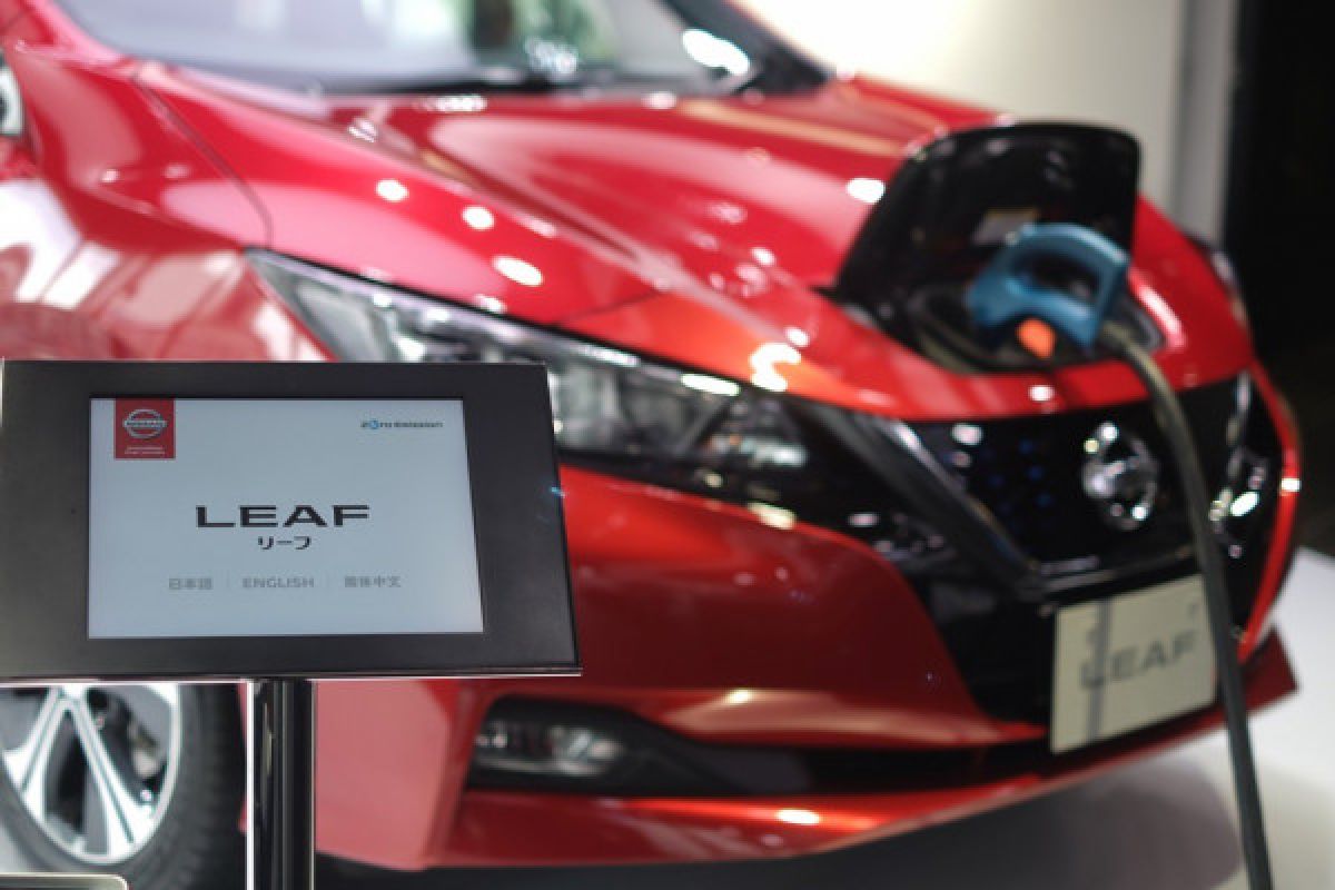 Nissan rayakan 100.000 unit Leaf di Jepang