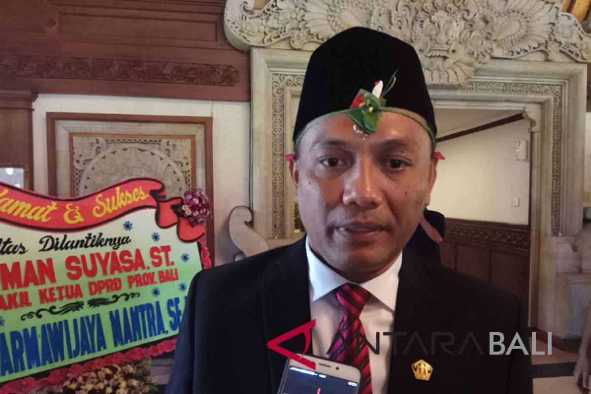 Sidang DPRD Bali melantik pengganti Jro Gede Komang