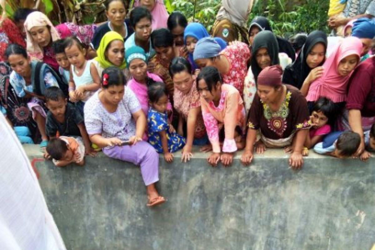 Warga temukan orok bayi di irigasi