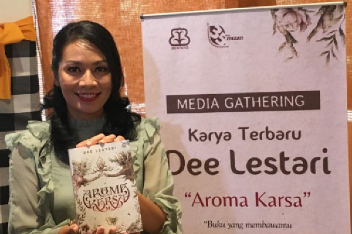 Dewi Lestari belum tertarik bikin parfum khusus "Aroma Karsa"?