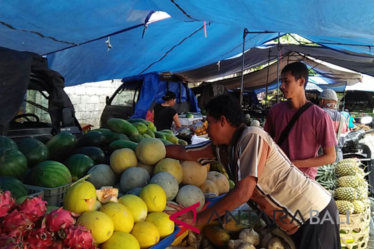 Harga buah jelang Nyepi di Denpasar naik
