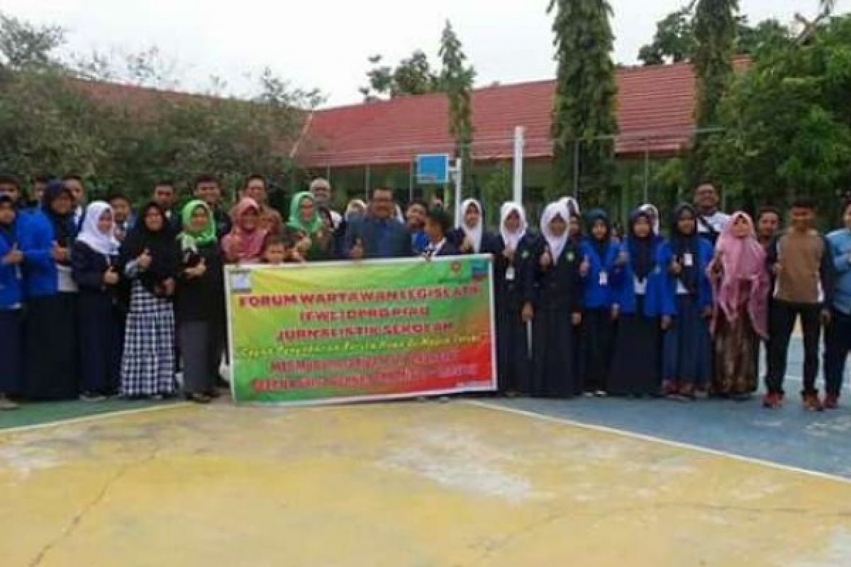 Pelajar MTs Muhammadiyah 02 Pekanbaru Dibekali Jurnalistik Anti-Hoax oleh FWL DPRD Riau