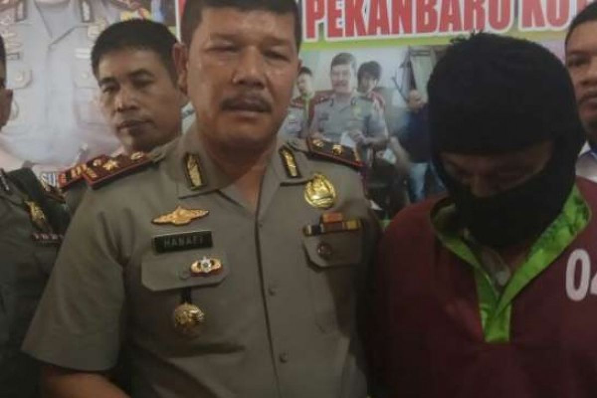 Pelaku Penipuan Mengaku Bisa Loloskan Orang jadi Polisi Diringkus Polsek Pekanbaru Kota, Korban Merugi Ratusan Juta 