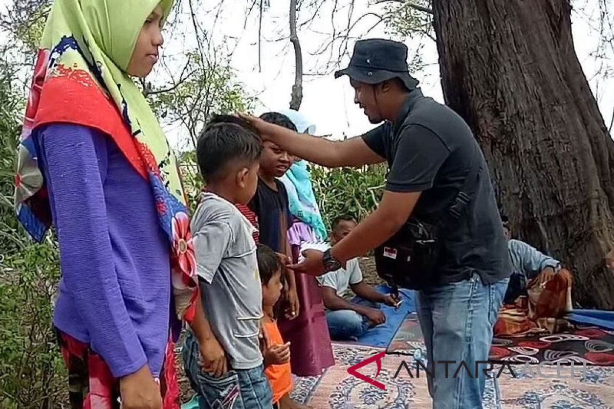 Komunitas pecinta alam doa bersama di objek wisata