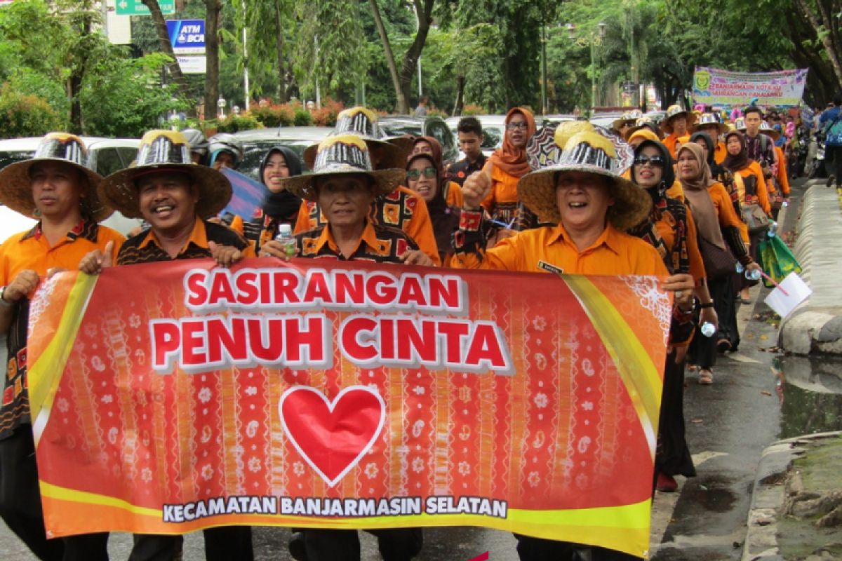 Parade Banjarmasin Sasirangan Festival Diikuti Ribuan Peserta