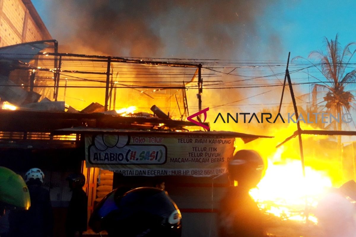 Kawasan perdagangan di Muara Teweh terbakar