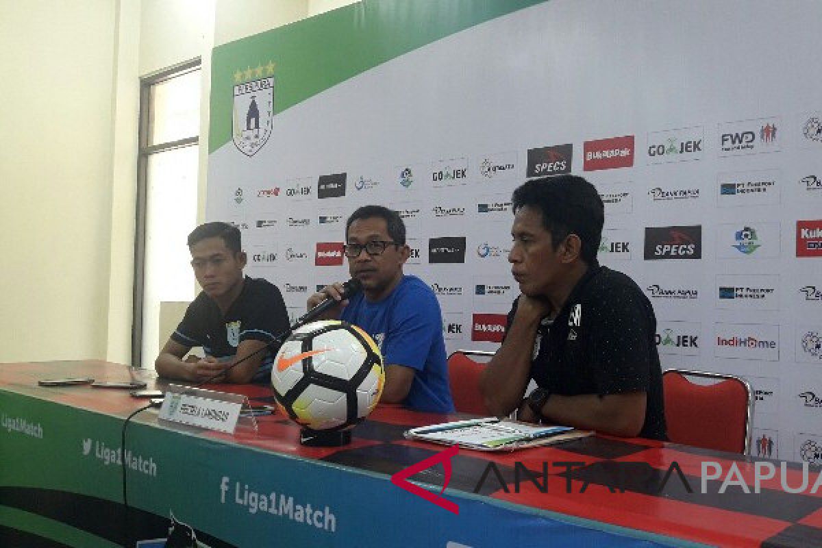 Pelatih Persela Lamongan akui masih harus adaptasi hadapi Persipura