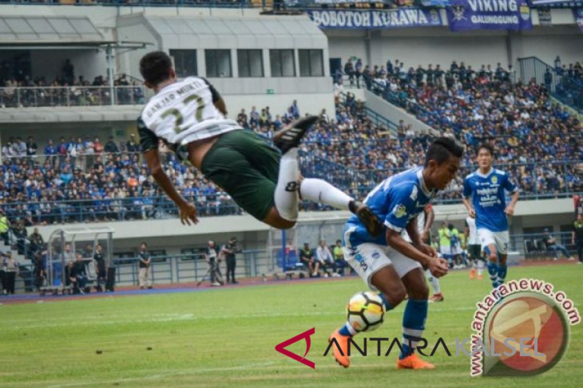 Persib Lengah Di Menit Akhir