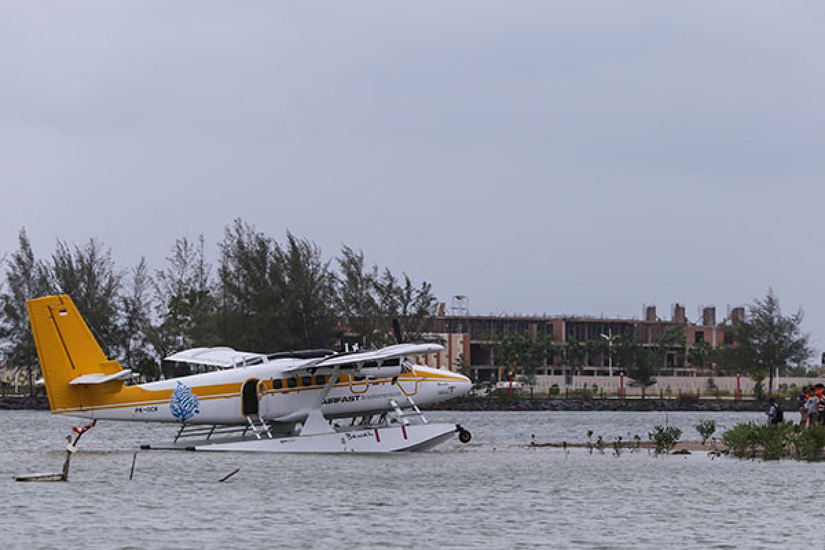 Pasawat Airfast mendarat di laut karena roda bermasalah