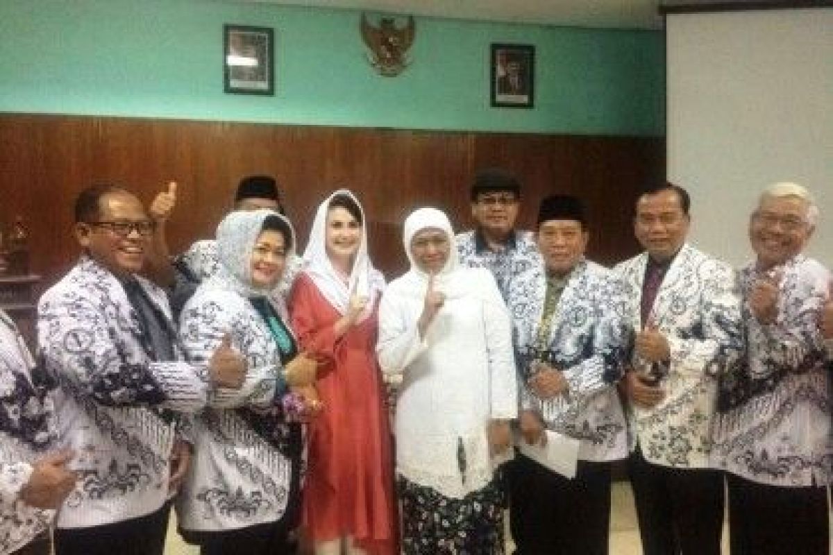 Pakde Karwo Ingatkan Pejabat BUMD Hindari Politik Pilkada