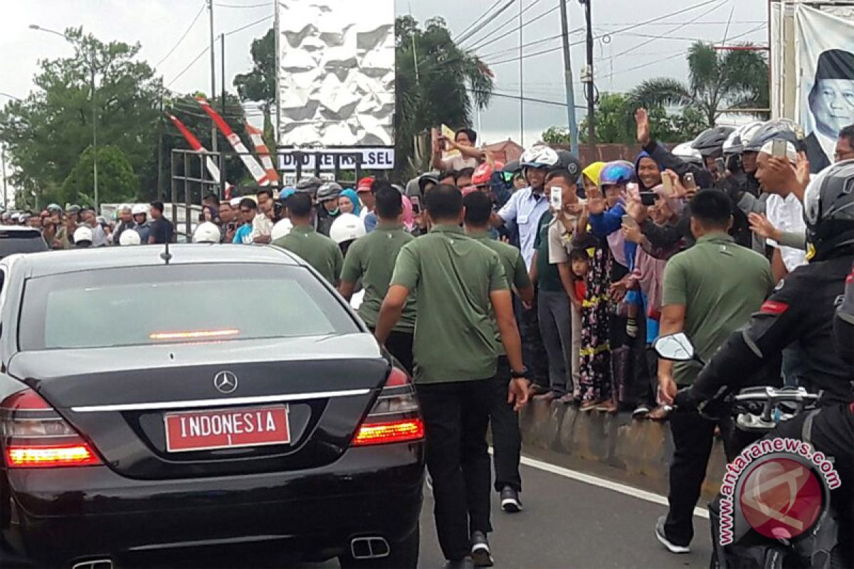 Antusias masyarakat Banjar Baru sambut kedatangan Presiden Jokowi