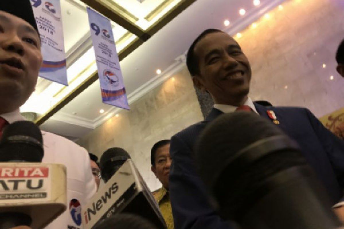 Presiden tertawa tanggapi prediksi Indonesia bubar 2030