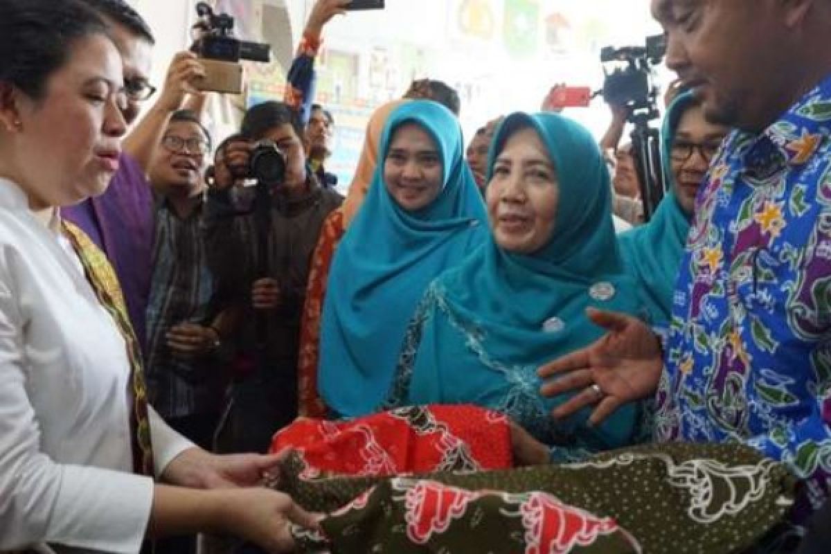 Puan Maharani Ajak Masyarakat Riau Kembangkan Batik Bono