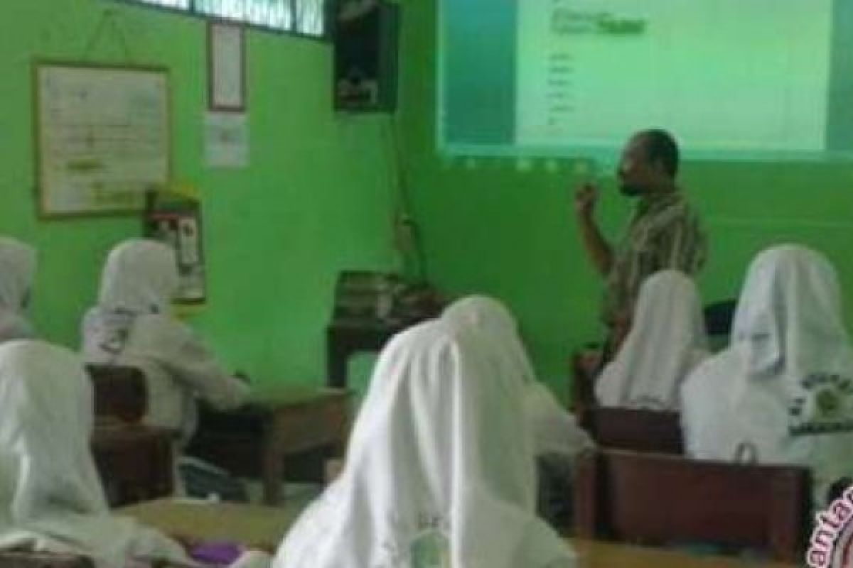 Sekolah Madrasah di Riau Dapat Dana BOS Rp183 Miliar, Tunjangan Profesi Guru Rp200 Miliar