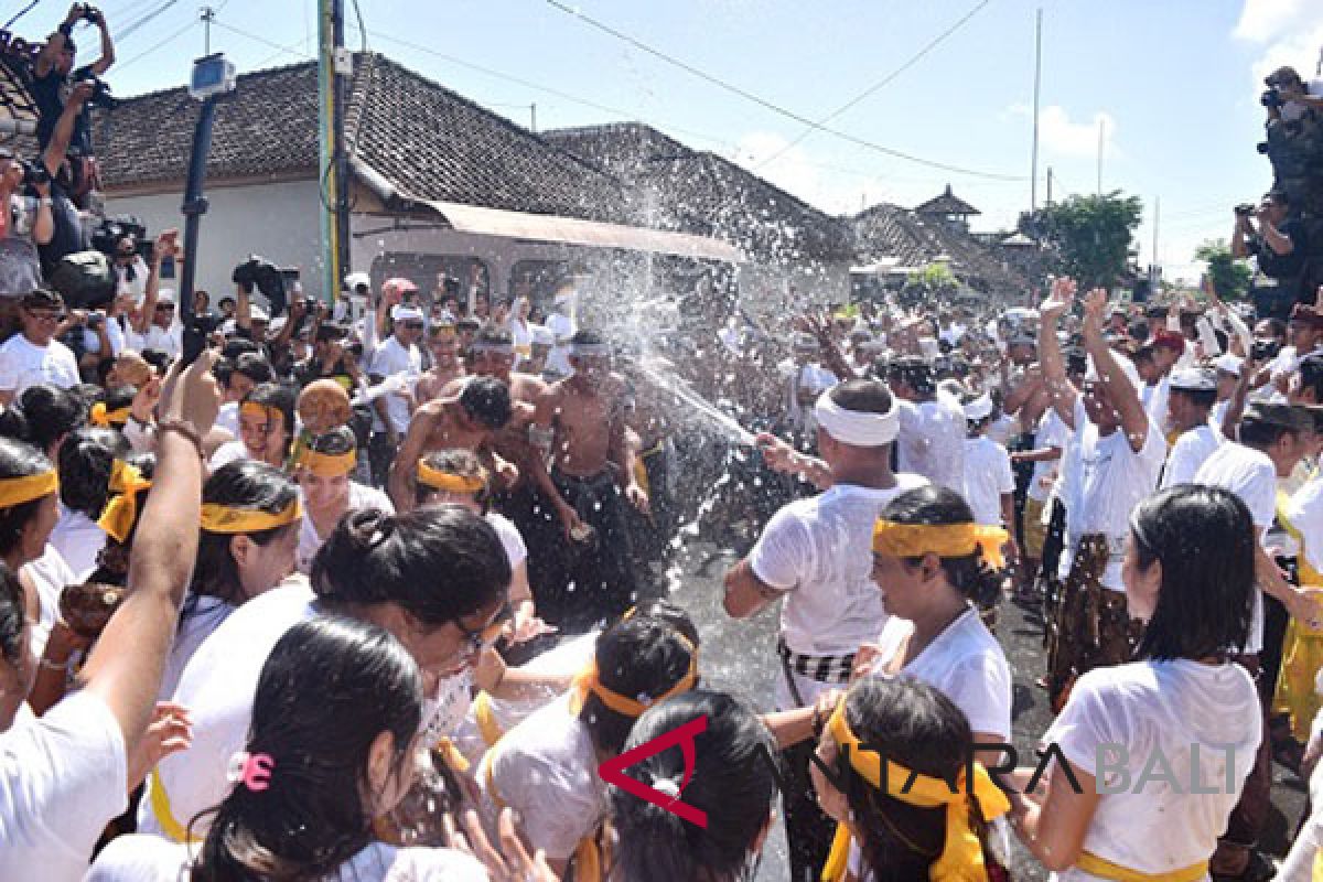 Wabup Badung apresiasi upaya bangkitkan tradisi 'Siat Yeh'