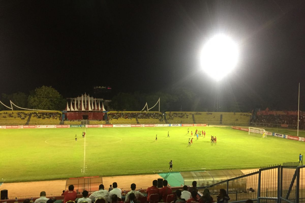 Sepak Bola - Semen Padang unggul 1-0 atas Persita Tanggerang