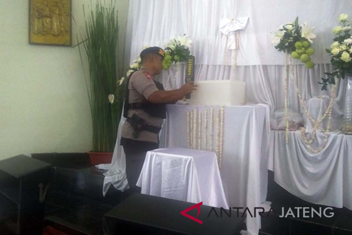 Sambut Paskah, sejumlah gereja di Purwokerto disterilisasi (VIDEO)